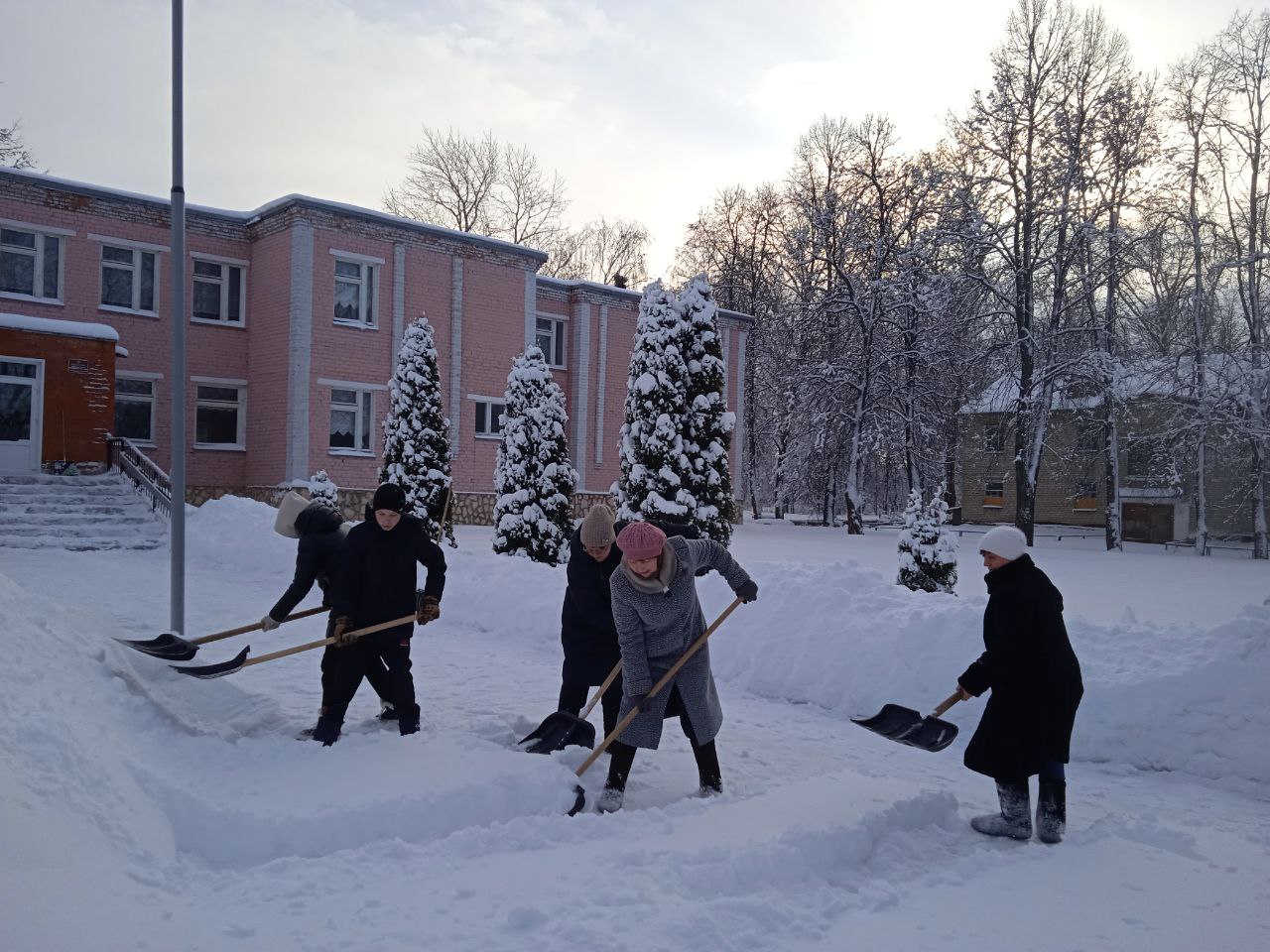 На борьбу со снежной стихией!.